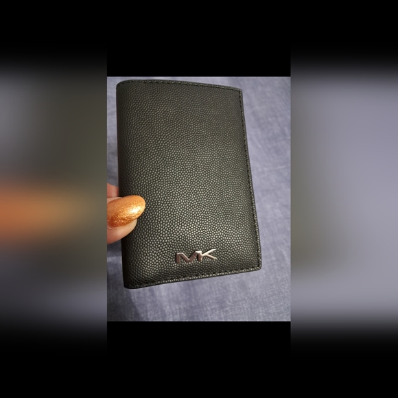 Michael Kors Black Card Holder - Picture 1 of 4